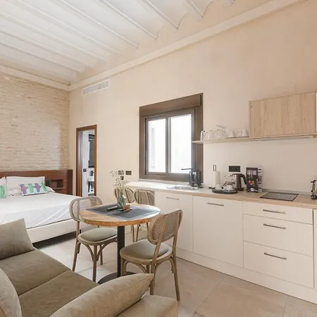 Casa Señorial Del Siglo Xviii Apartahotel Sevilla